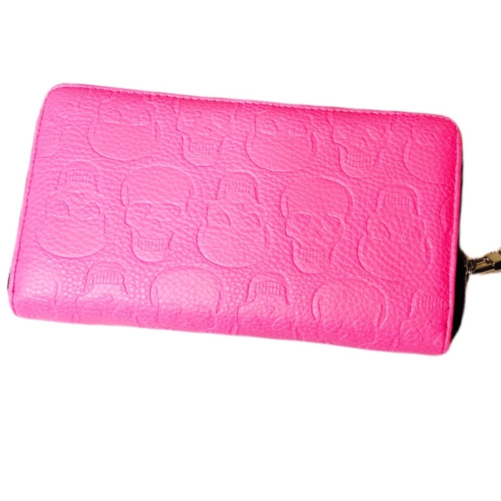 NWOT Betsey Johnson Hot Pink Skull Wristlet. 🛑 - Picture 2 of 4